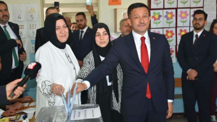 Cumhur İttifakı İzmir Büyükşehir Belediye Başkan adayı Hamza Dağ oyunu kullandı: İzmirli hemşerilerimizin kazandığı bir sonuç çıkacak!