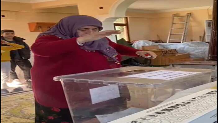 Trabzon'da zarfı sandığa sığmayan kadının tepkisi gülümsetti