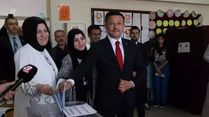Hamza Dağ oy kullandığı sandıktan birinci çıktı!