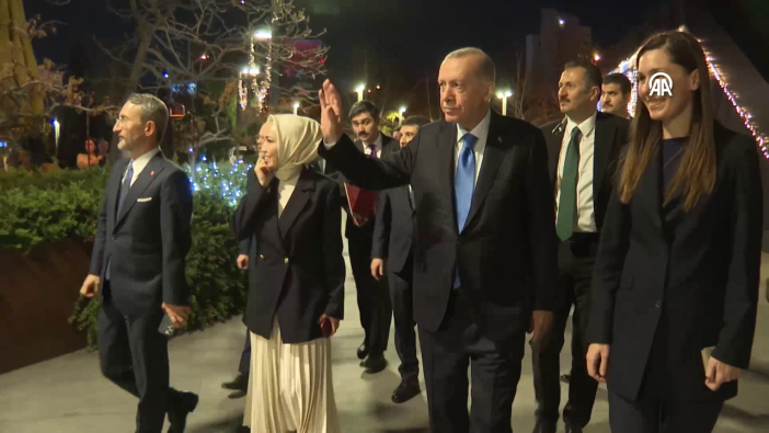 Cumhurbaşkanı Erdoğan gençlerle kafede bir araya geldi