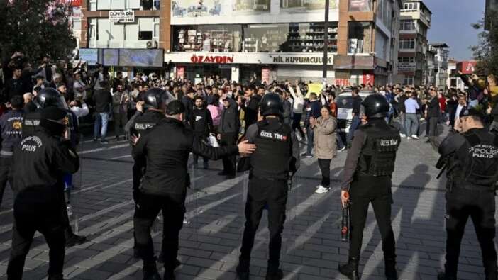 İstanbul Valiliği: Korsan gösteri yapan 132 kişi gözaltına alındı