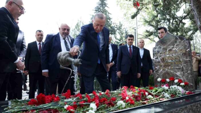 Vefatının 27'nci yılı... Cumhurbaşkanı Erdoğan, Alparslan Türkeş'in kabrini ziyaret etti