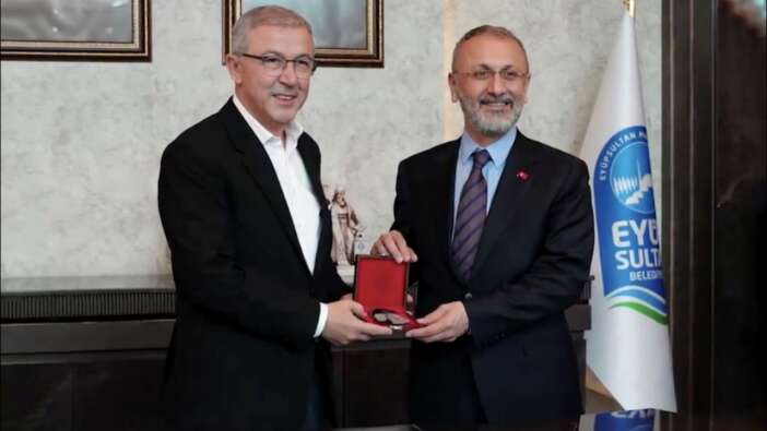 Eyüpsultan'da Türkiye'ye örnek olacak devir teslim! "Görevimi güvenli ellerden teslim alıyorum"