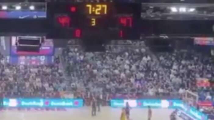 Barcelona Tel Aviv maçında İspanyol taraftarlardan Gazze'ye destek!