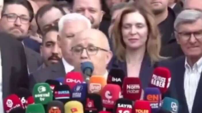 Bursa'da Mustafa Bozbey'in mazbata töreninde ilginç anlar! İl Seçim Kurulu Müdürü Mehmet Us'un amigoluk görüntülerine hem idari hem de ceza soruşturması