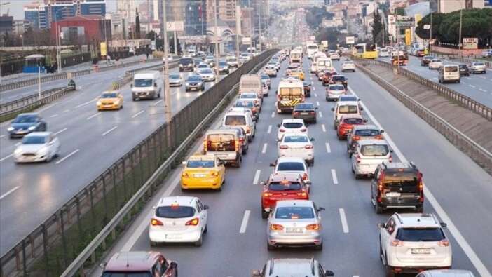 Bakan Yerlikaya duyurdu! Bayram tatilinin ilk gününde acı bilanço: 651 araç kaza yaptı, 9 can kaybı, bin 47 yaralı