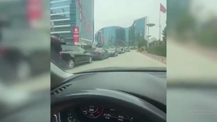 CHP Genel Merkezi önünde sıra sıra lüks araçlar dikkat çekti