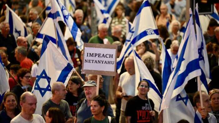 Tel Aviv'de ortalık karıştı! İsrailliler Netanyahu'nun istifası için yine sokaklara döküldü...