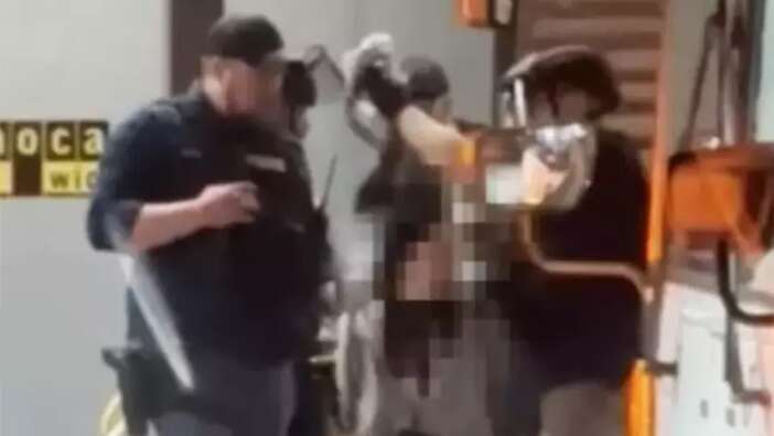 ABD polisi, Filistin gösterilerinde bir öğrencinin başörtüsünü zorla çıkardı