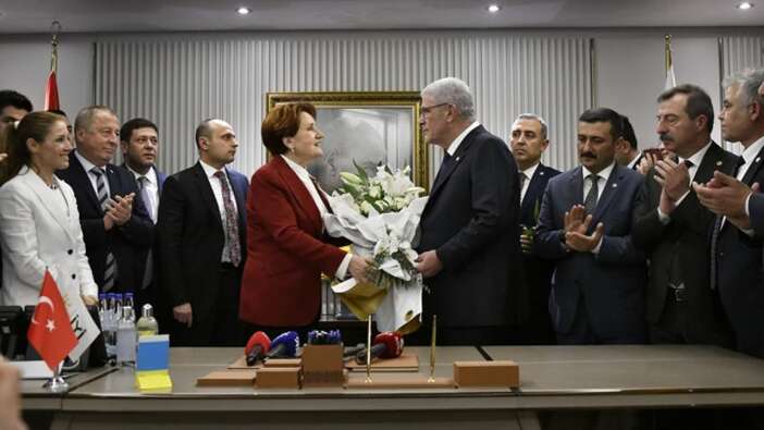 İyi Parti'de devir teslim töreni! Müsavat Dervişoğlu, görevi Meral Akşener'den devraldı