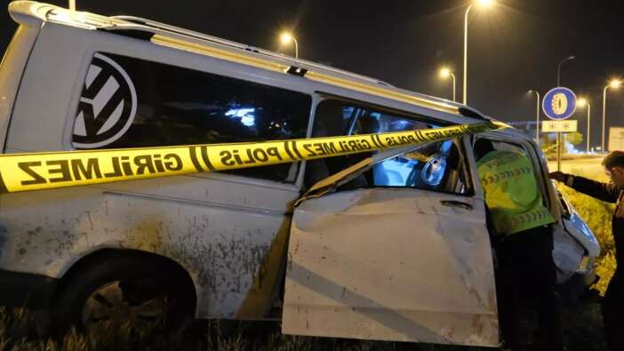Konya'da midibüsle panelvanın çarpışması sonucu 24 kişi yaralandı