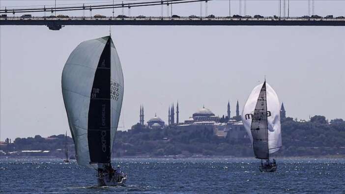 İstanbul Boğazı'nda gemi trafiği yat yarışları nedeniyle askıya alındı