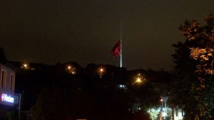 Milli yas nedeniyle bayraklar yarıya indirildi