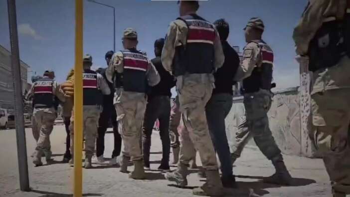 Bakan Yerlikaya duyurdu! 5 ilde KUYU-2 Operasyonu! 3 ayrı organize suç örgütü çökertildi