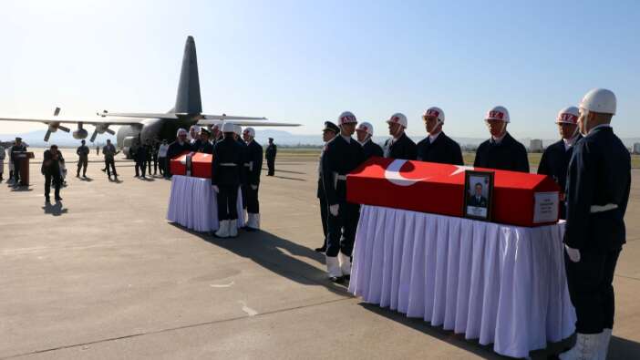 Kayseri'deki uçak kazasında şehit olan 2 pilota veda...