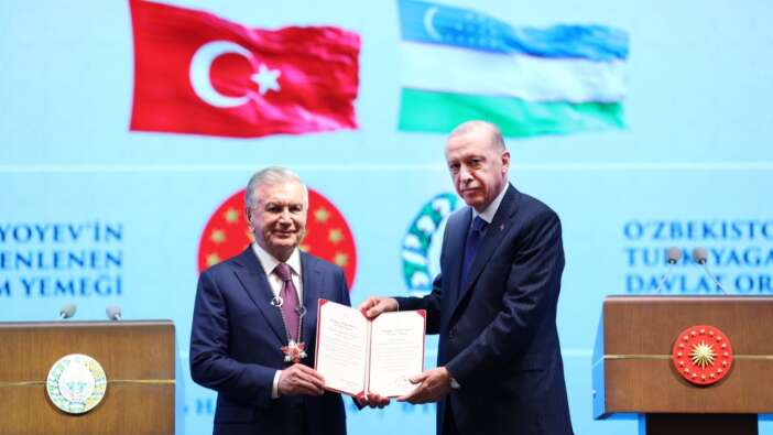 Cumhurbaşkanı Erdoğan'dan Özbekistan Cumhurbaşkanı Mirziyoyev'e Devlet Nişanı! İş birliği anlaşmaları yapıldı