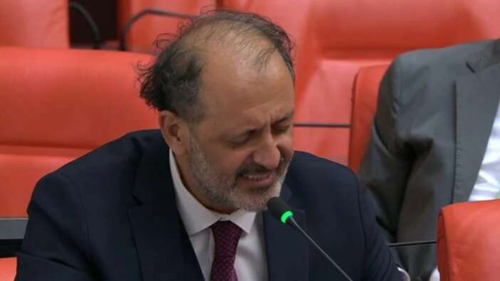 Yücel Arzen, TBMM'de Aybüke Öğretmen için Mağusa Limanı türküsünü seslendirdi!