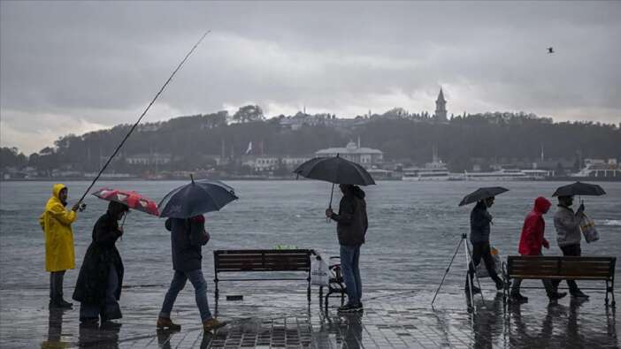 İstanbul'da gök gürültülü sağanak ve kısa süreli dolu etkili oldu