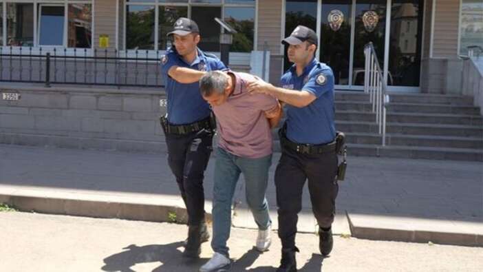 Trafikte taşkınlığın cezası... Alkollü sürücü, polise mukavemet ve cumhurbaşkanına hakaret suçundan tutuklandı