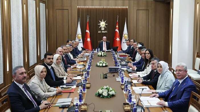AK Parti'nin 7 il başkanı değiştirildi! İşte il başkanları değişen o iller...