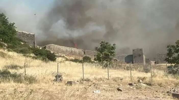 Çanakkale'de makilik alanda yangın! Ekipler müdahale ediyor