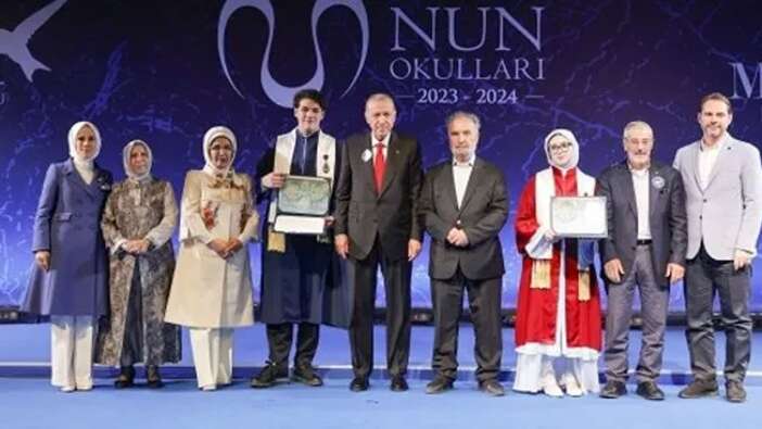 Cumhurbaşkanı Recep Tayyip Erdoğan NUN Okullarında torununun mezuniyet törenine katıldı