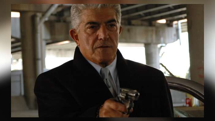 Ünlü oyuncu Frank Vincent hayatını kaybetti..