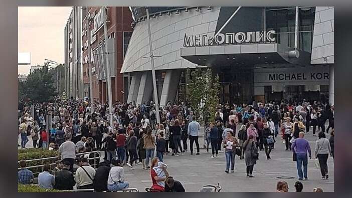 Rusya'da bomba paniği! 10 bin kişi tahliye edildi