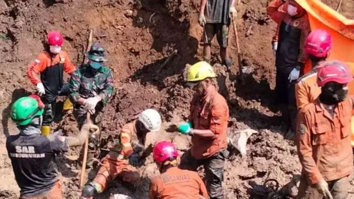 Endonezya'da facia! 10 kişi hayatını kaybetti 40 kişiden haber alınamıyor