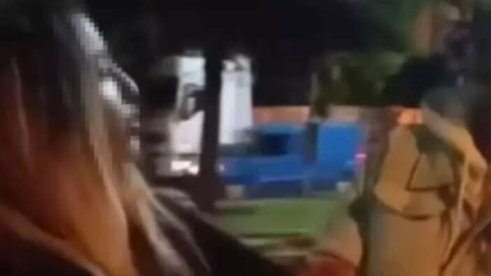 Sevgili dehşeti kameralarda! Aldatılan genç kız sevgilisini darp edip, bıçakladı