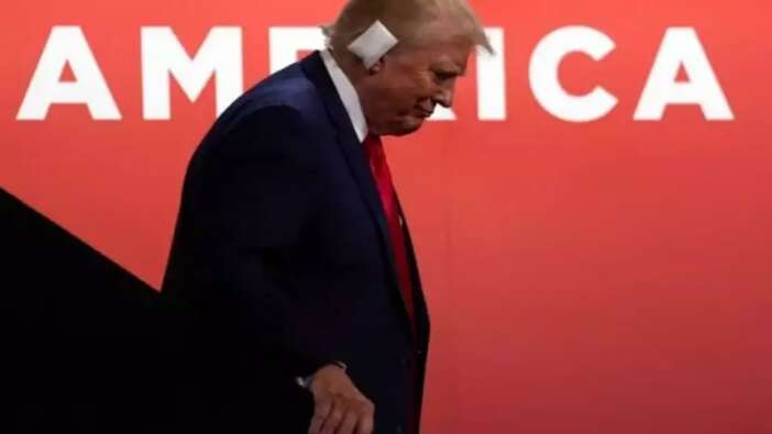 Donald Trump suikast girişiminden sonra ilk kez halkın karşısında! Adeta etten duvar örüldü...