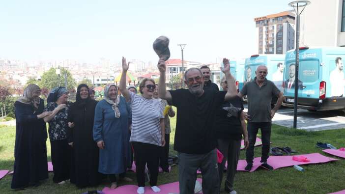 Vefahane'de kahkaha sesleri... Bağcılar Belediyesi, yaşlıları gülmekten kırdı geçirdi!