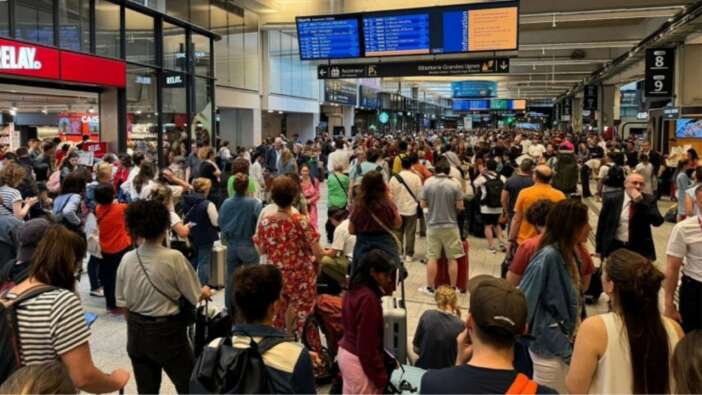 Fransa'da Olimpiyat Oyunları'na sabotaj girişimi! Hızlı tren ağına saldırı! 800 bin yolcu etkilendi...