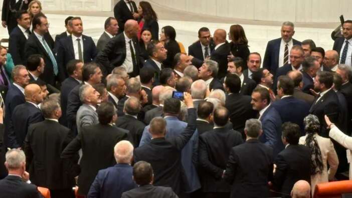 TBMM'de milletvekilleri arasında ''sahipsiz köpekler'' arbedesi!