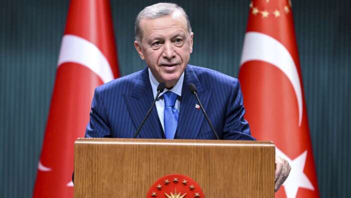 Cumhurbaşkanı Erdoğan'dan ayakta alkışlanan sözler: Biz bu yola kefenimizi giyerek çıktık! Klavye soytarıları bizi sindiremez!