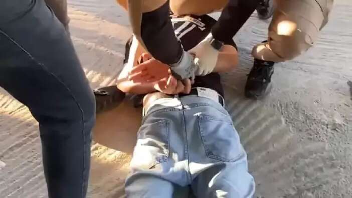Midesi uyuşturucu deposu çıktı! 1 kg uyuşturucu taşıyan genç adam yakalandı