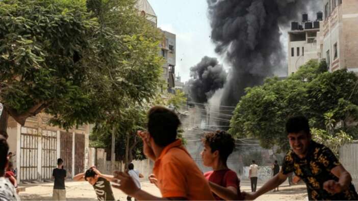 İsrail, Gazze'de iki okulu bombaladı: En az 25 Filistinli hayatını kaybetti...