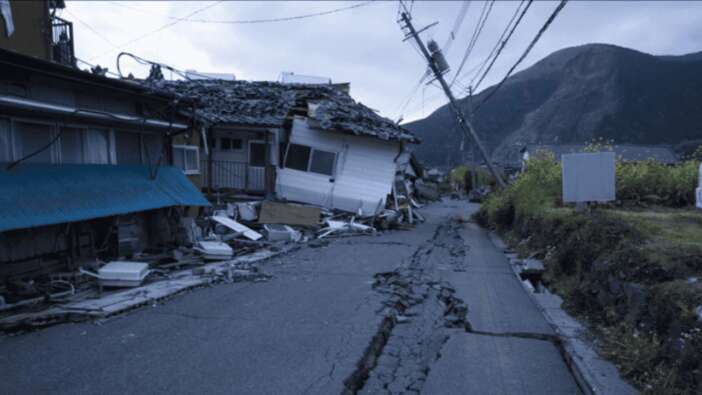 Japonya'da peş peşe 2 büyük deprem! "Kıyıya yaklaşmayın" uyarısı yapılıyor...