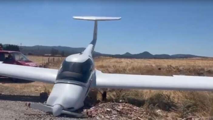 Çanakkale'de eğitim uçağı tarlaya sert iniş yaptı! 2 pilot yaralandı