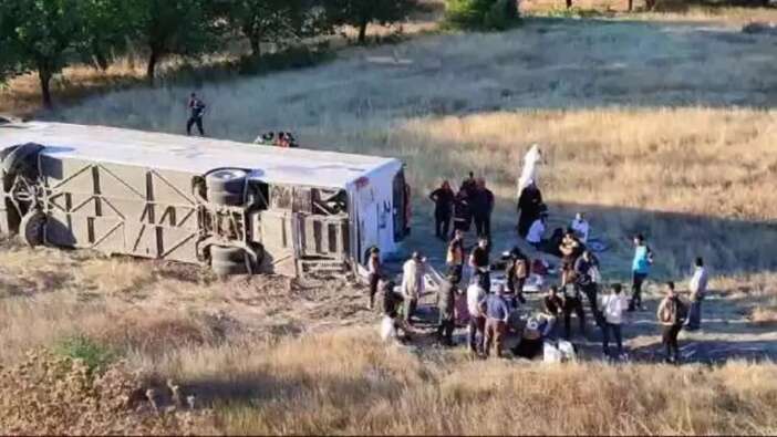 Malatya'da yolcu otobüsü şarampole yuvarlandı! Çok sayıda yaralı var...