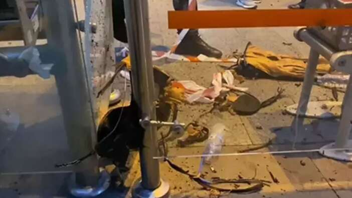 Sultanahmet'te tramvay durağında çanta unutuldu! Ekipler hemen harekete geçti