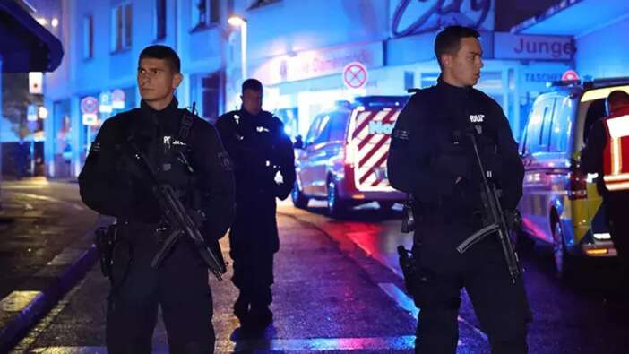 Almanya'da bıçaklı saldırı: Çok sayıda ölü ve yaralı var!
