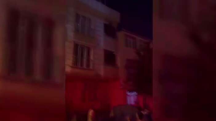 Küçükçekmece'de intihar etmeye çalıştı... Yastık ve minderlerin üzerine düştü!