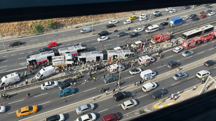 Küçükçekmece'de metrobüs kaza yaptı! Bir kişi hayatını kaybetti, 38 yaralı var! Şoförler gözaltına alındı...