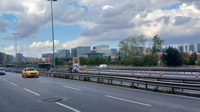 Ölümlü metrobüs kazası sonrası olay yerine İBB'den ışıklı tabelalı önlem!