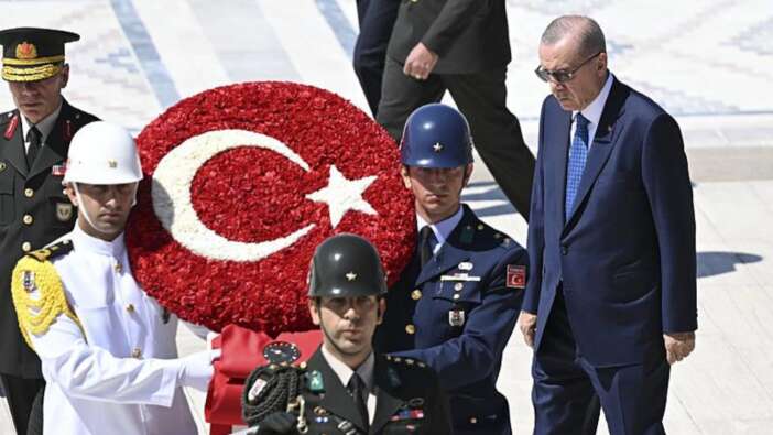 Büyük Zafer'in 102. yıl dönümü! Cumhurbaşkanı Erdoğan ve devlet erkanı Anıtkabir'i ziyaret etti!