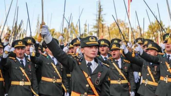 'Mustafa Kemal'in askerleriyiz' diyen teğmenler hakkında idari tahkikat