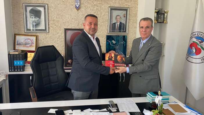 Yalıhüyük Belediye Başkanı Mehmet Ali Yılmaz ve beraberindeki 6 Meclis üyesi YRP'den ayrıldı