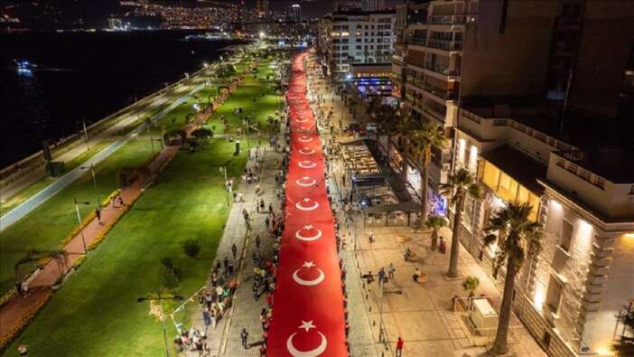 İzmir'in düşman işgalinden kurtuluşunun 102. yıl dönümü kutlandı