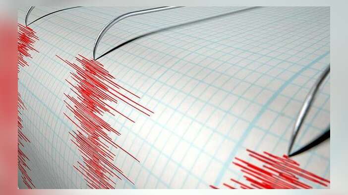 Endonezya'da 5,7 büyüklüğünde deprem
